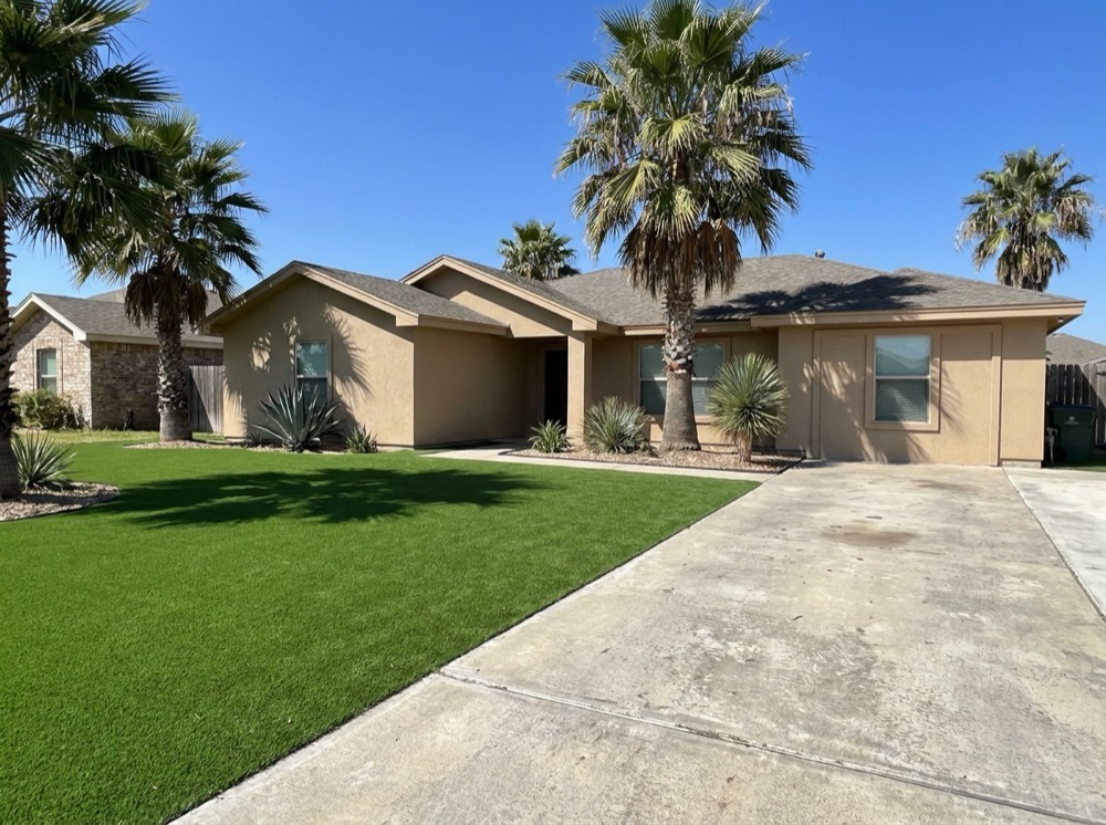 Artificial turf front lawn installed on a McAllen Texas home